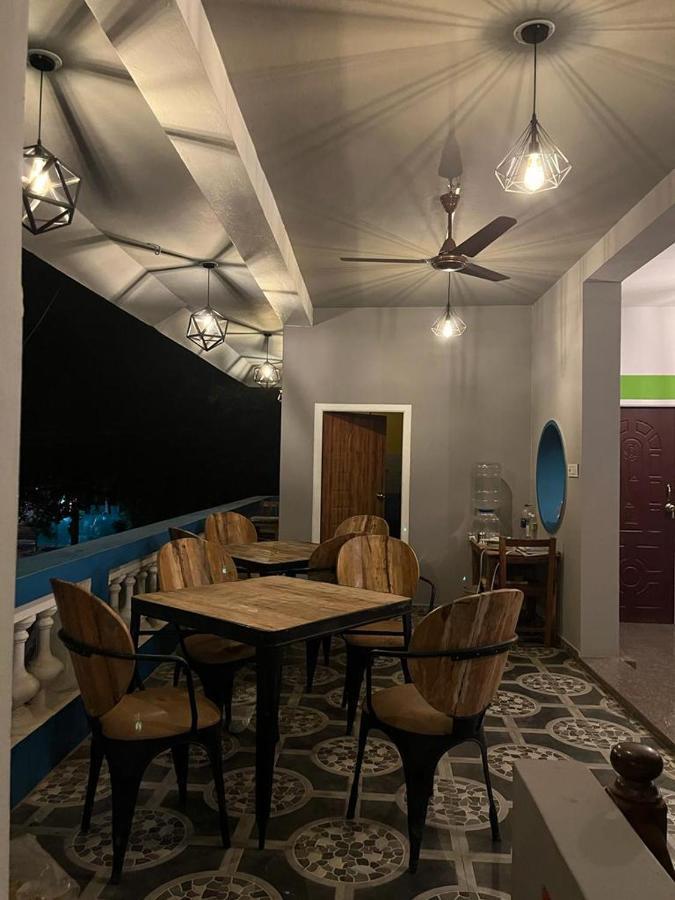 Unearth Hostel Ауровиль Экстерьер фото