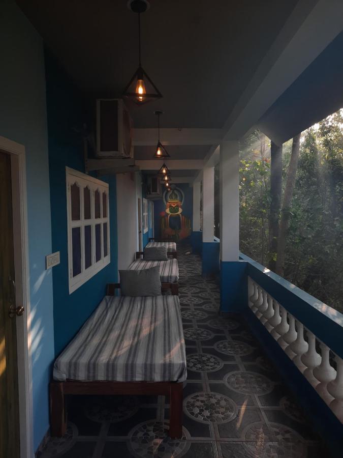 Unearth Hostel Ауровиль Экстерьер фото