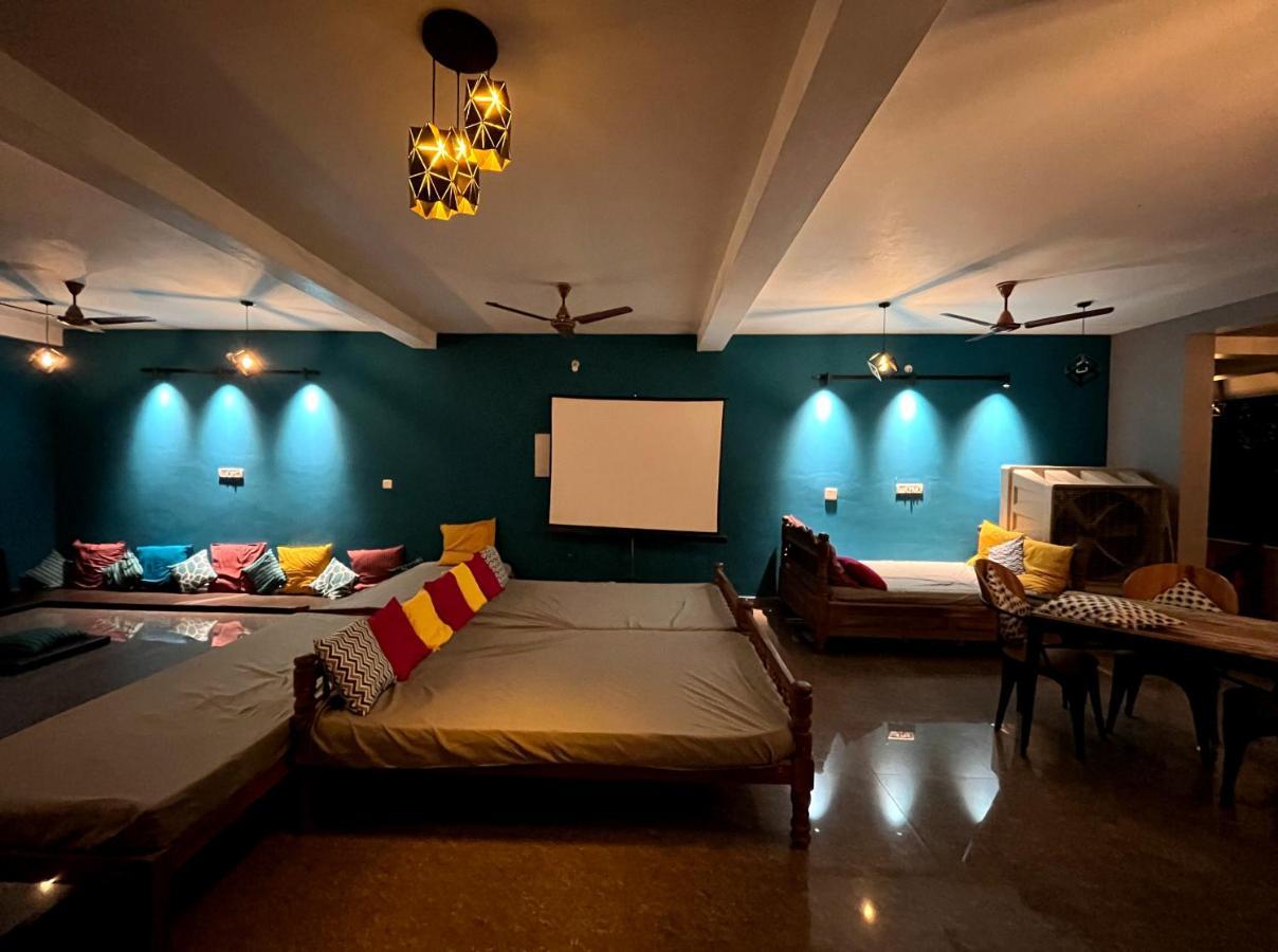 Unearth Hostel Ауровиль Экстерьер фото