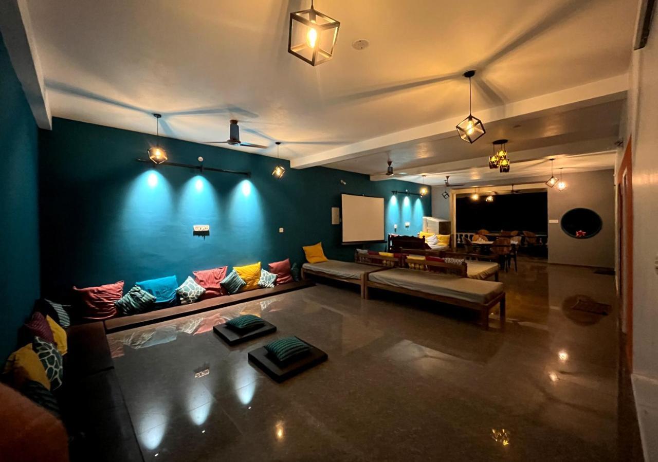 Unearth Hostel Ауровиль Экстерьер фото