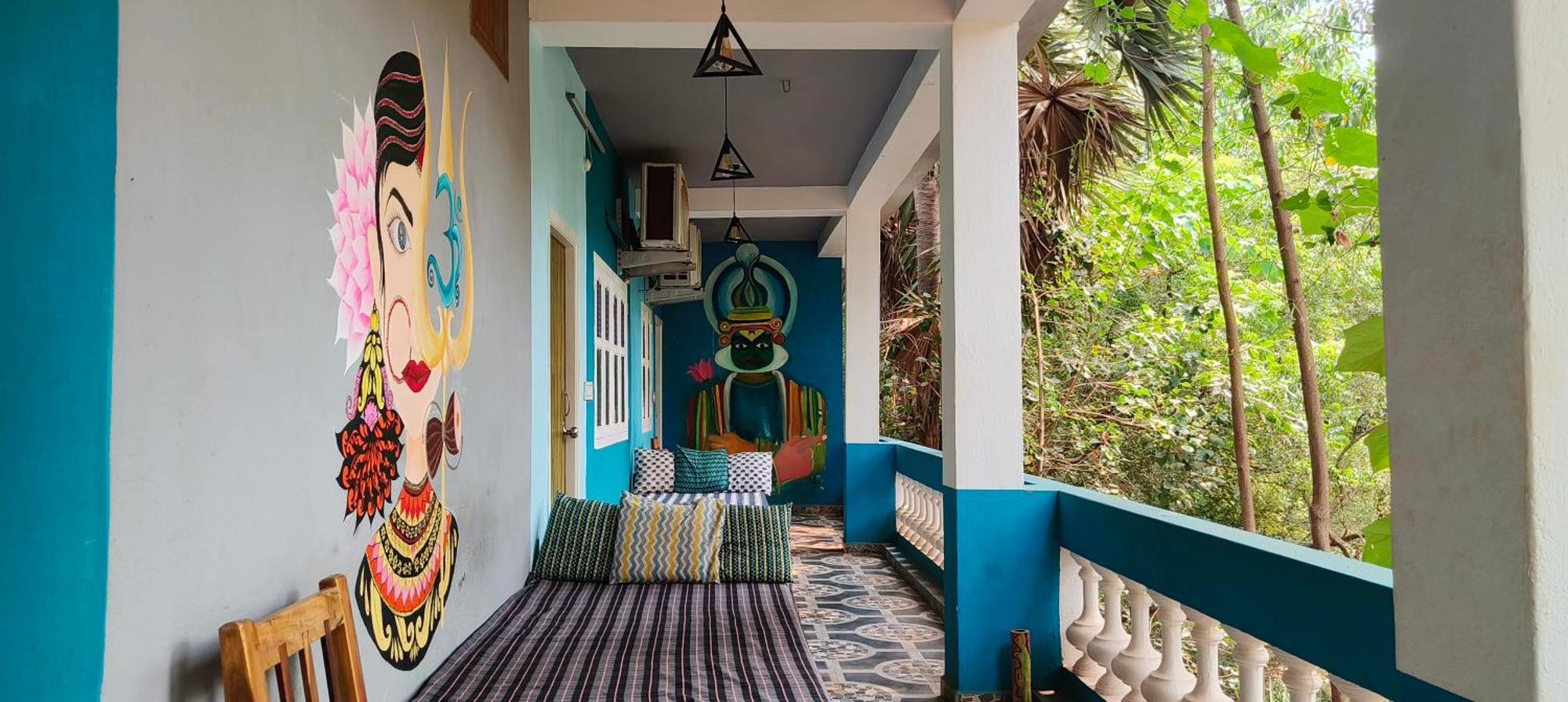 Unearth Hostel Ауровиль Экстерьер фото